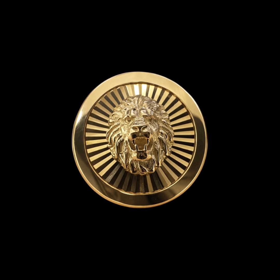 CHEVALIERE RONDE  TETE DE LION OR 18K