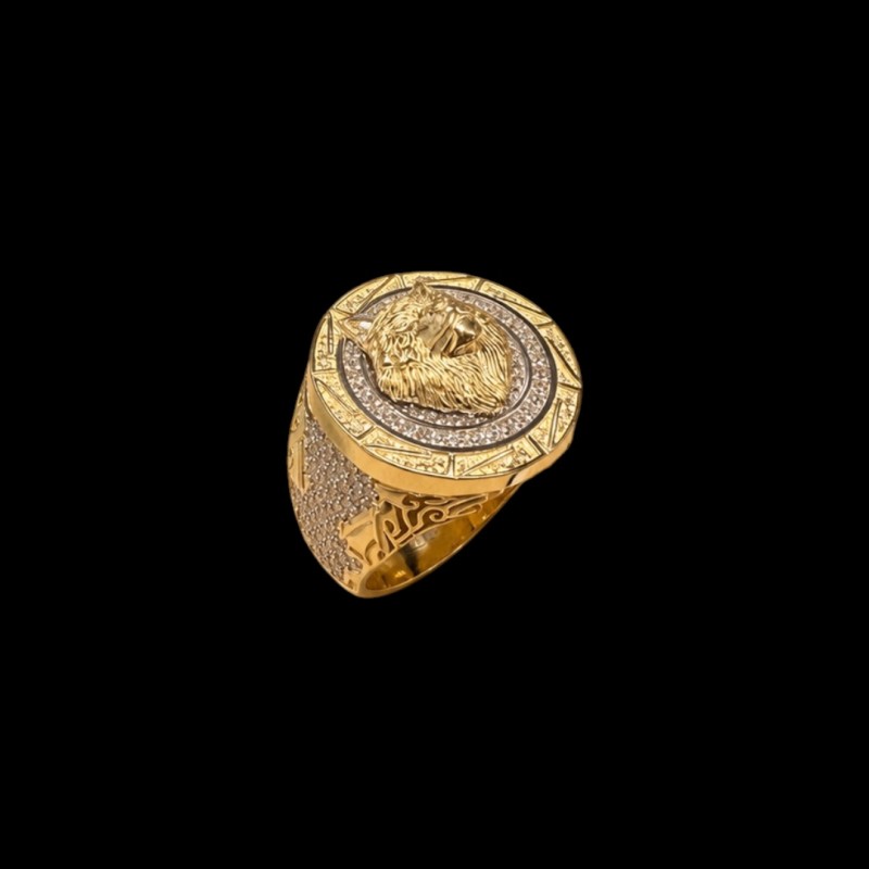 CHEVALIERE RONDE MOTIF TÊTE DE LOUP AVEC PIERRE OR 18K