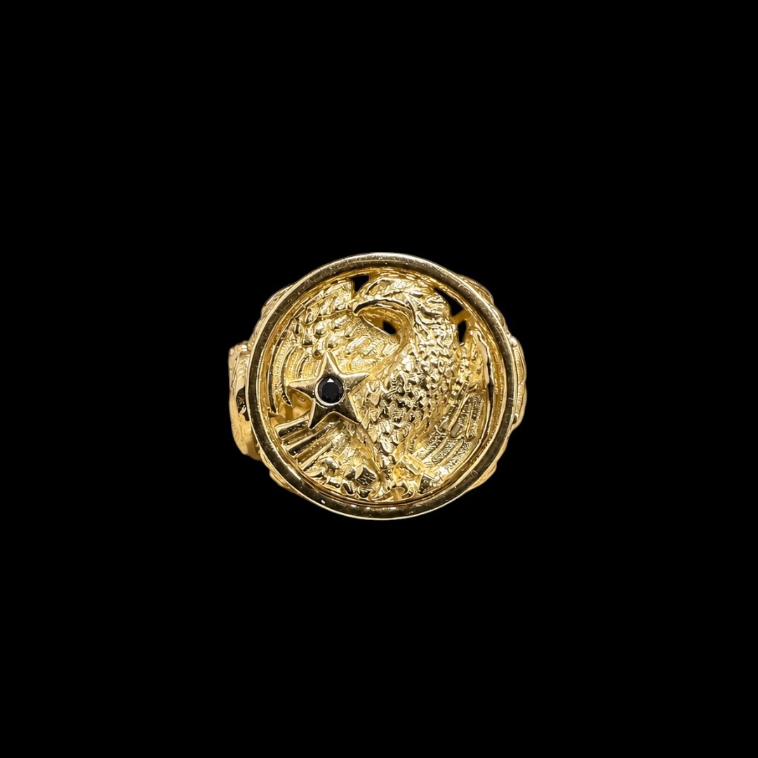 CHEVALIERE RONDE MOTIF AIGLE AVEC PIERRE BLEUE OR 18K